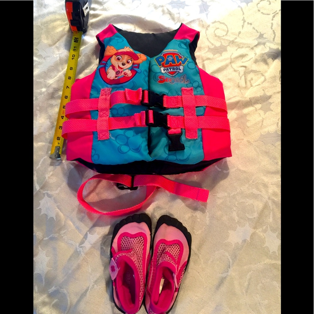 Kids life jacket & water shoes